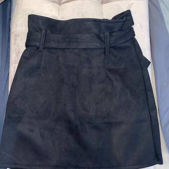 Black skirt with belt - Picture 2 of 2